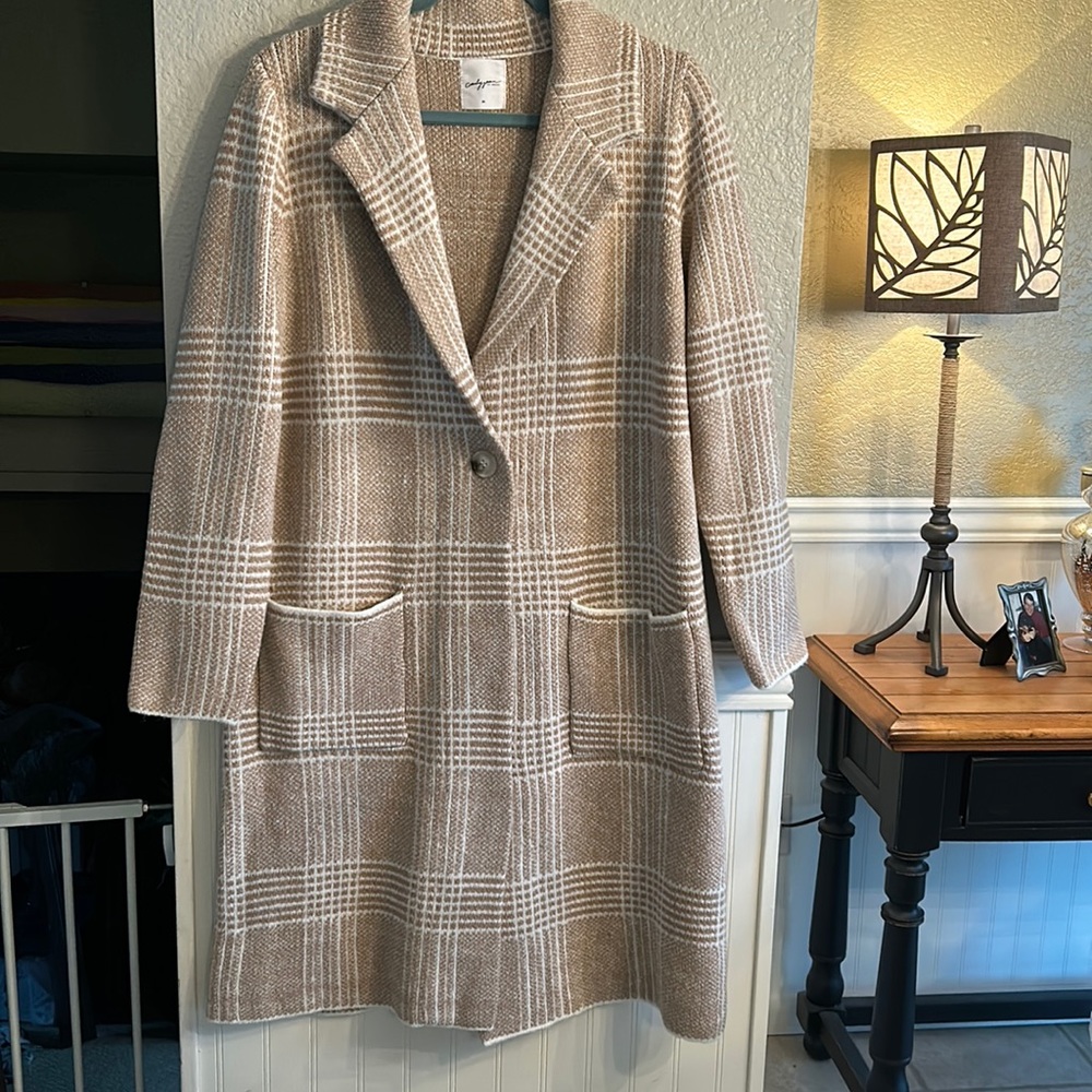 Carly Jean - size M long soft long sweater. NNT colors cream & soft sand